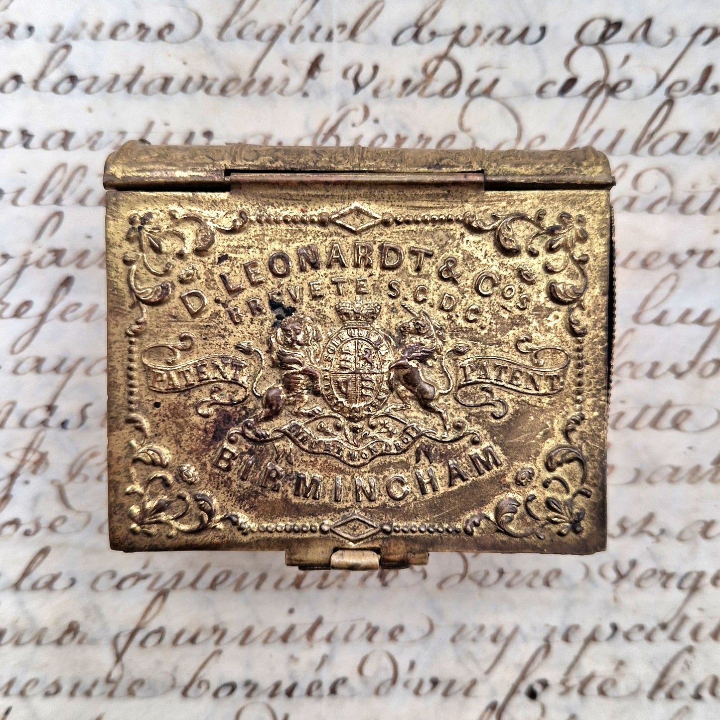 Boite de plumes ancienne Leonardt grande