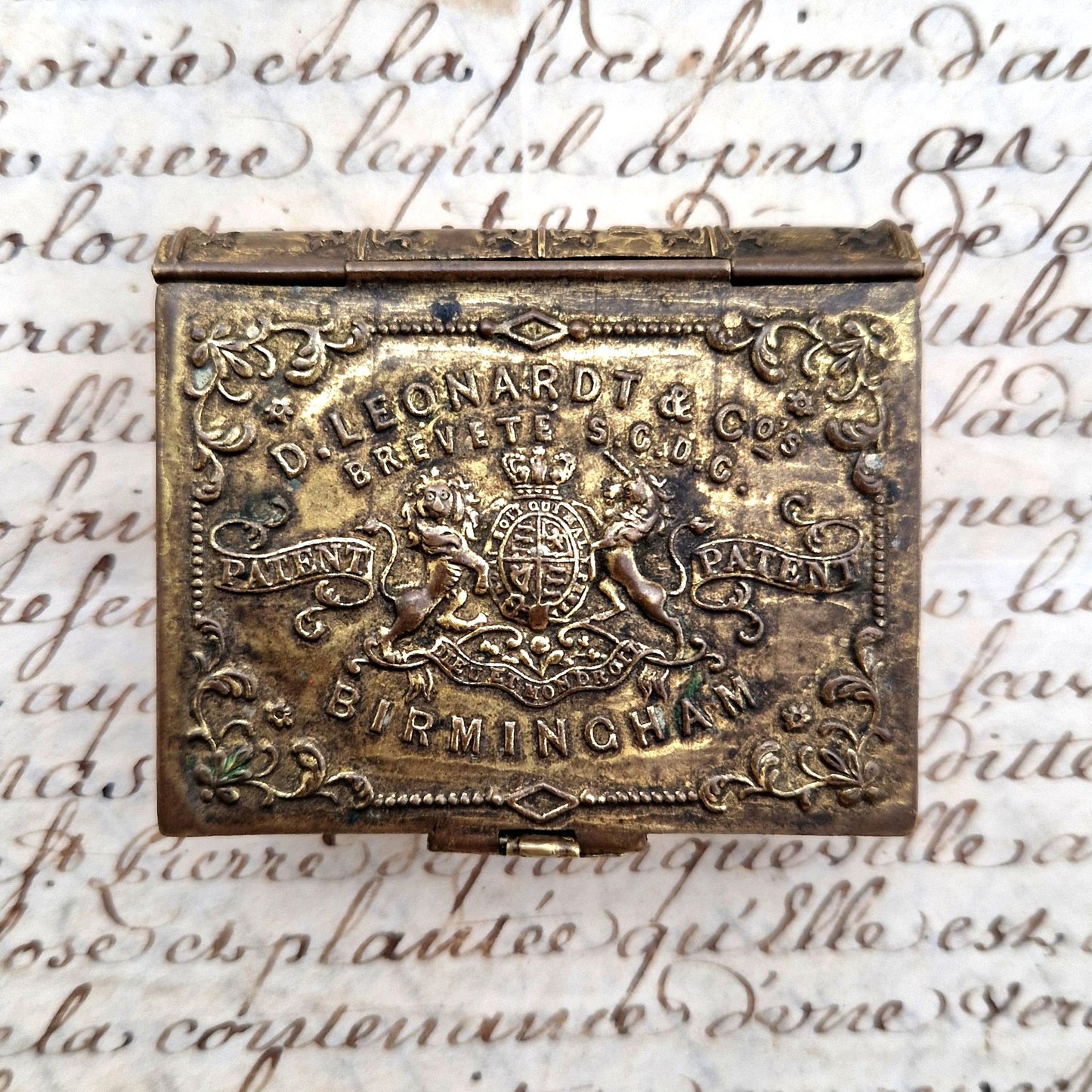 Boite de plumes ancienne Leonardt