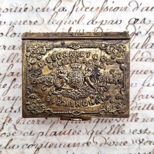 Boite de plumes ancienne Leonardt