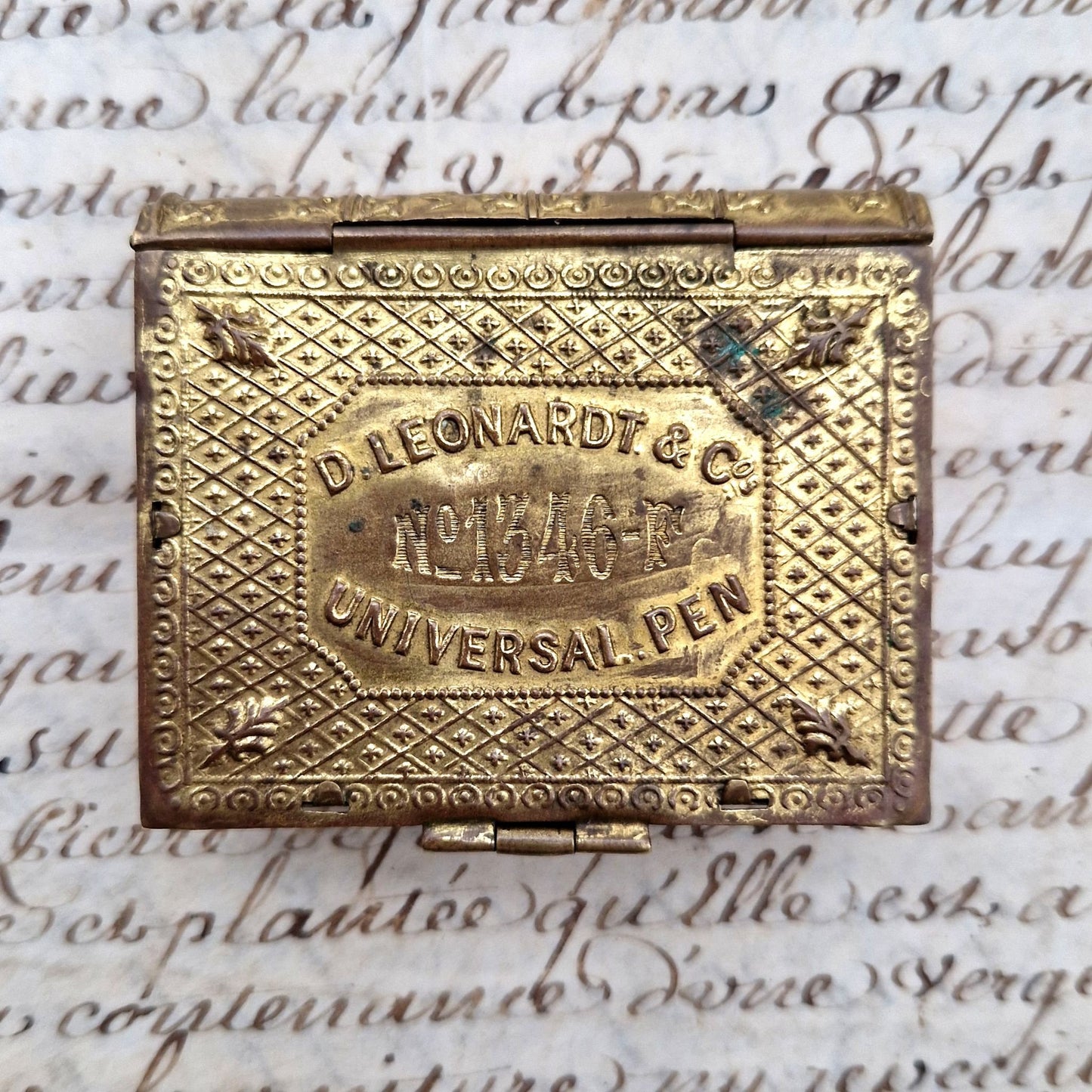 Boite de plumes en laiton Leonardt