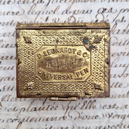 Boite de plumes en laiton Leonardt