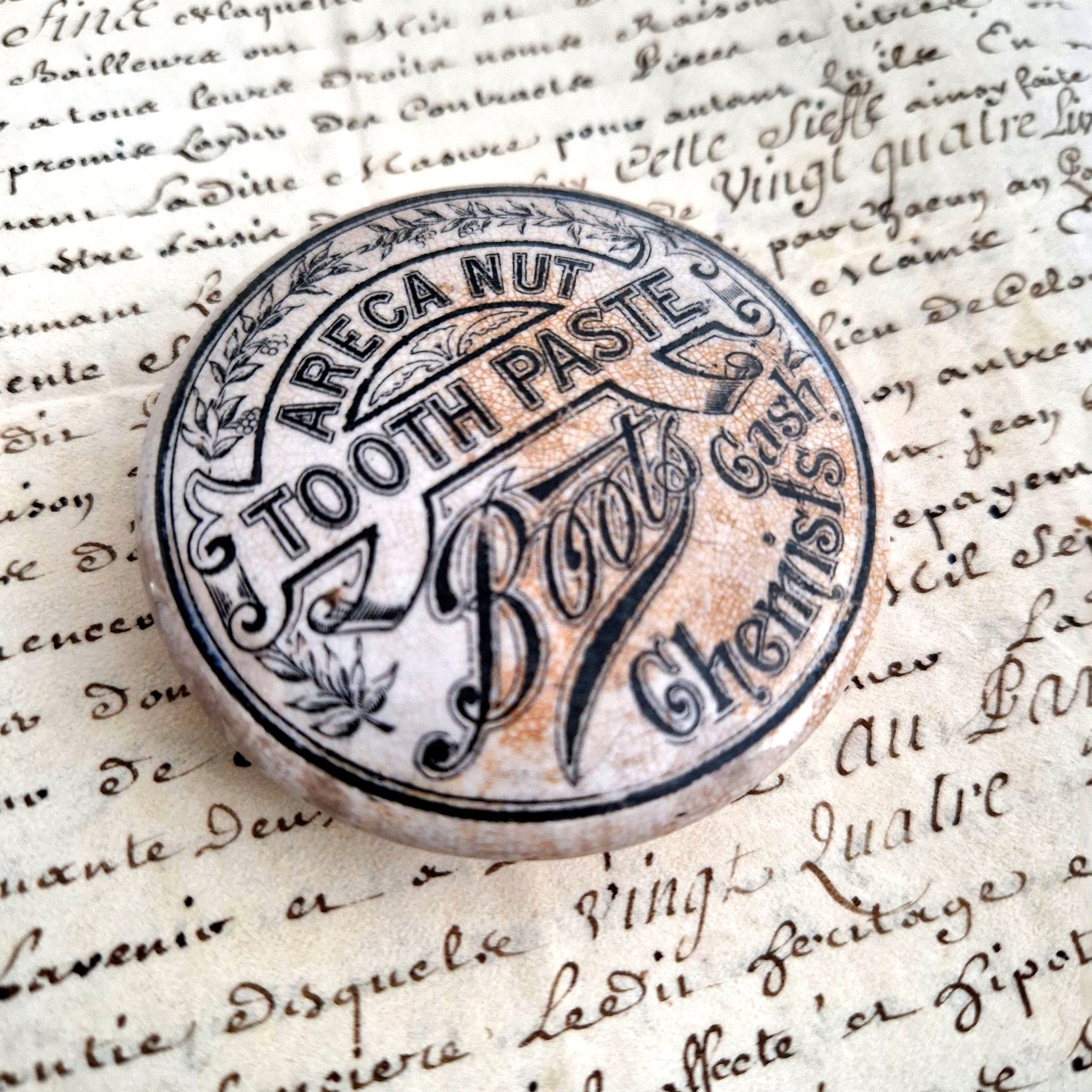 Enamelled ceramic pot Boots areca nut tooth paste