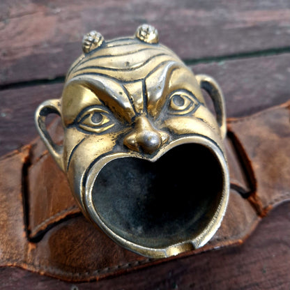 accessoire de fumeur en bronze ancien