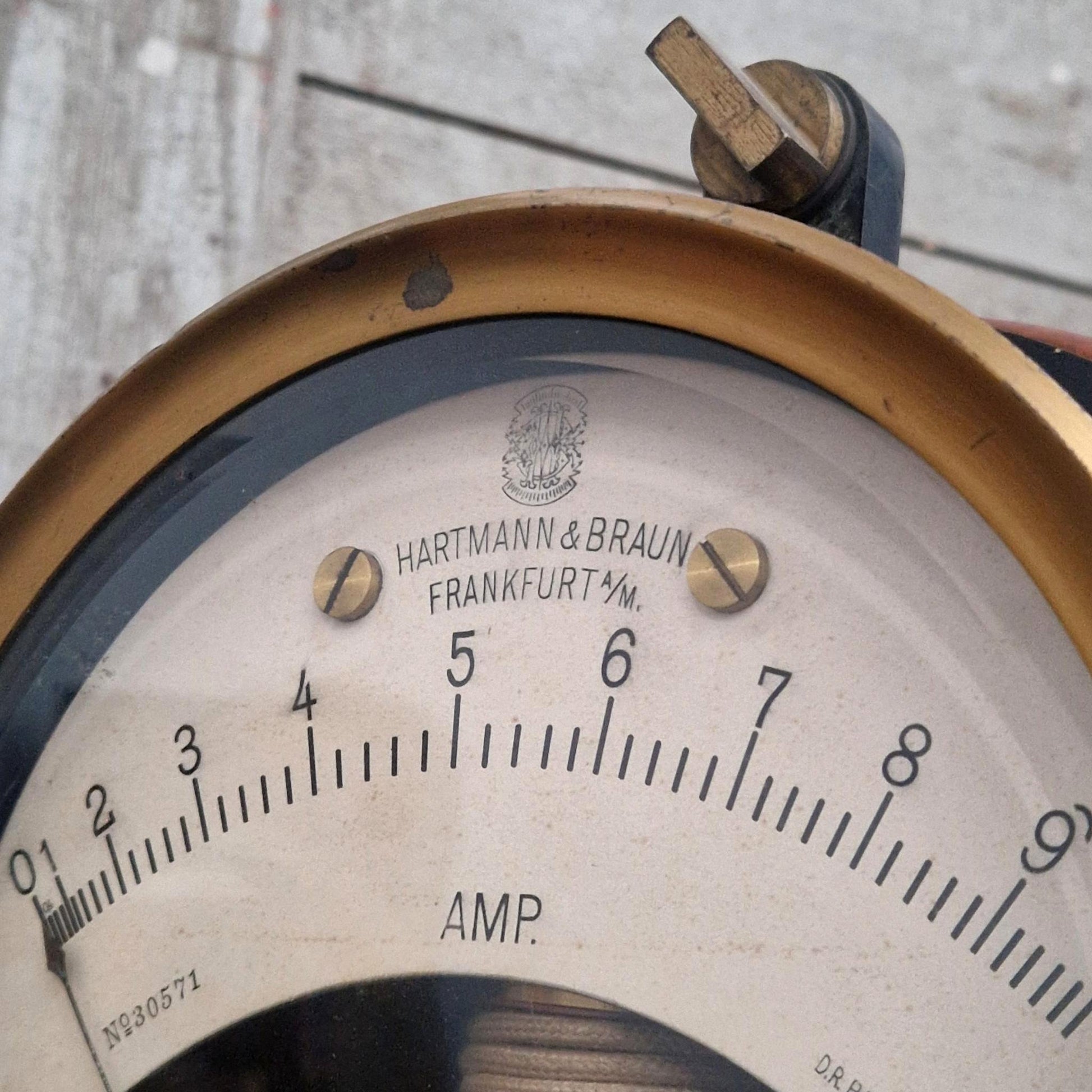 amperemetre sur socle en bois