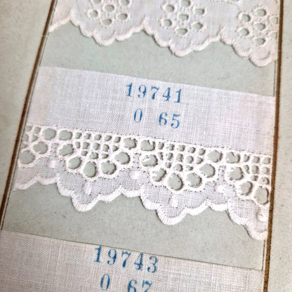ancien nuancier de dentelles broderie blanche