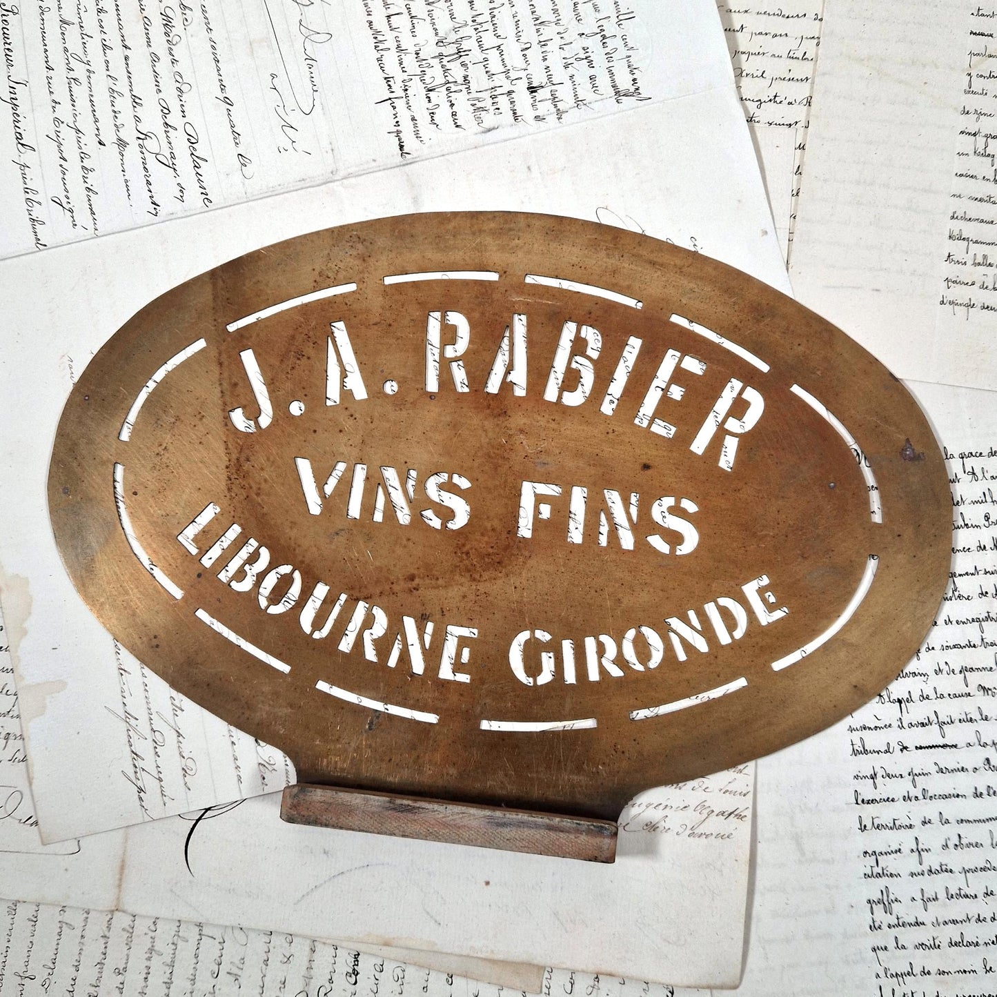 ancien pochoir laiton viticole