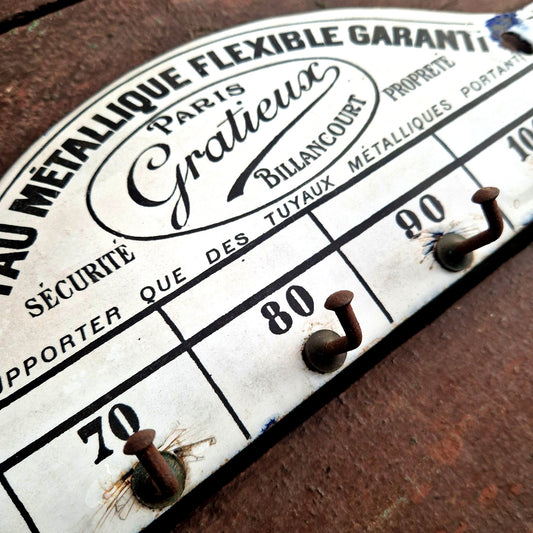 ancien présentoir émaillé de tuyaux