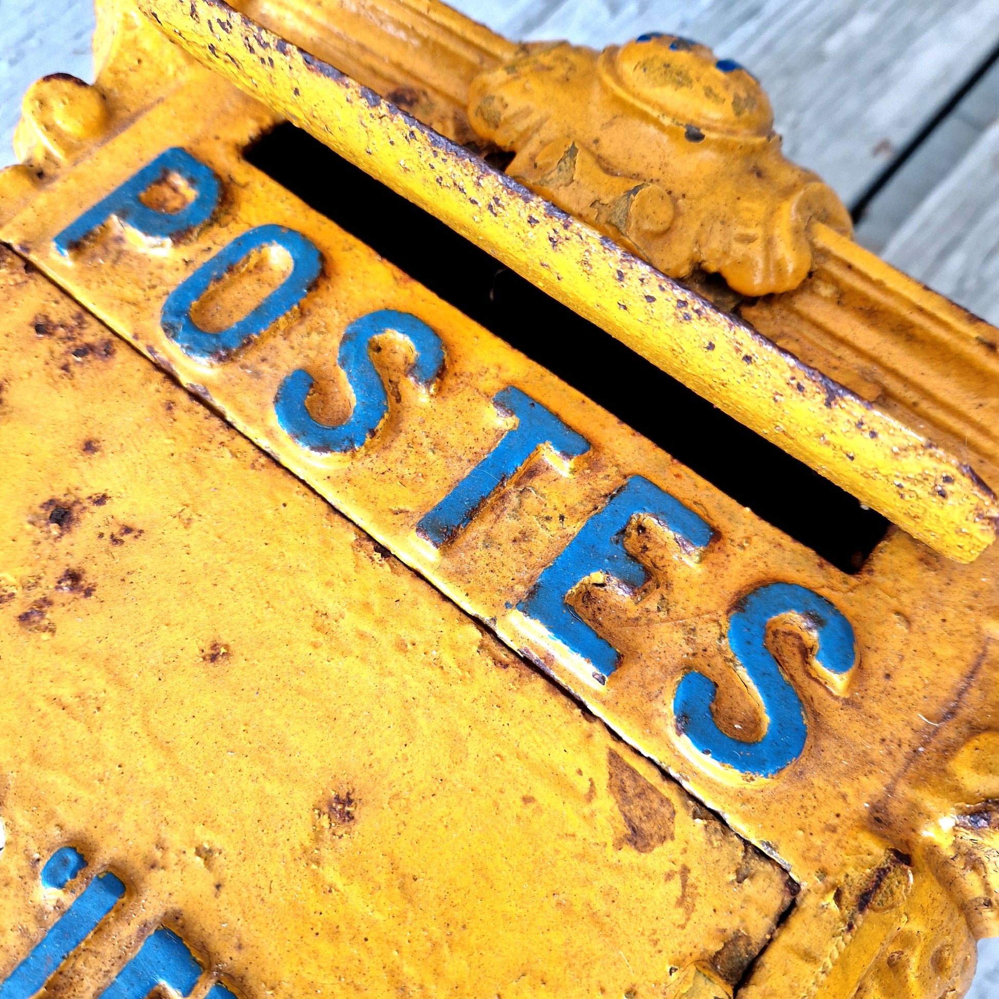 ancienne boite aux lettres PTT