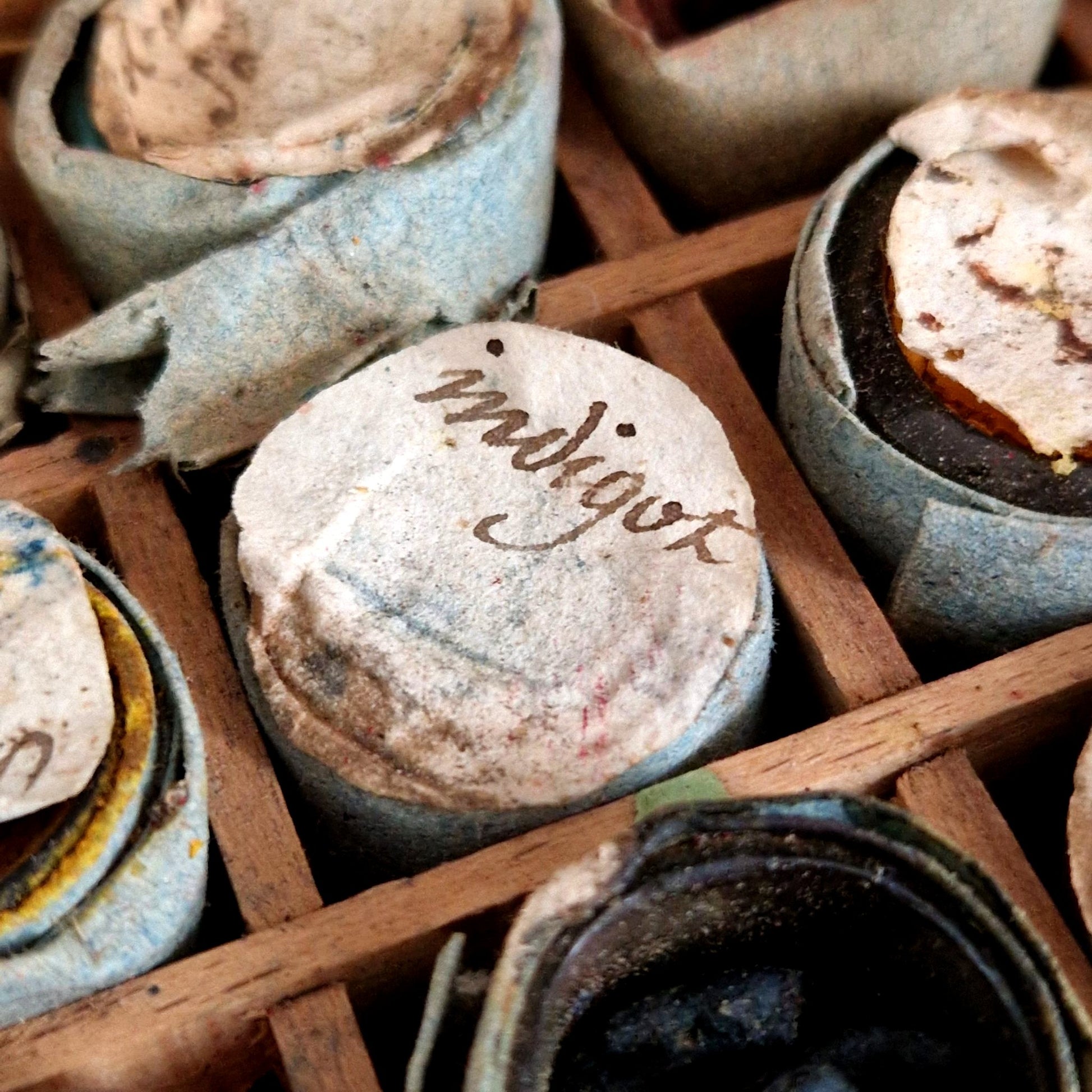 ancienne boite peinture etiquette plume