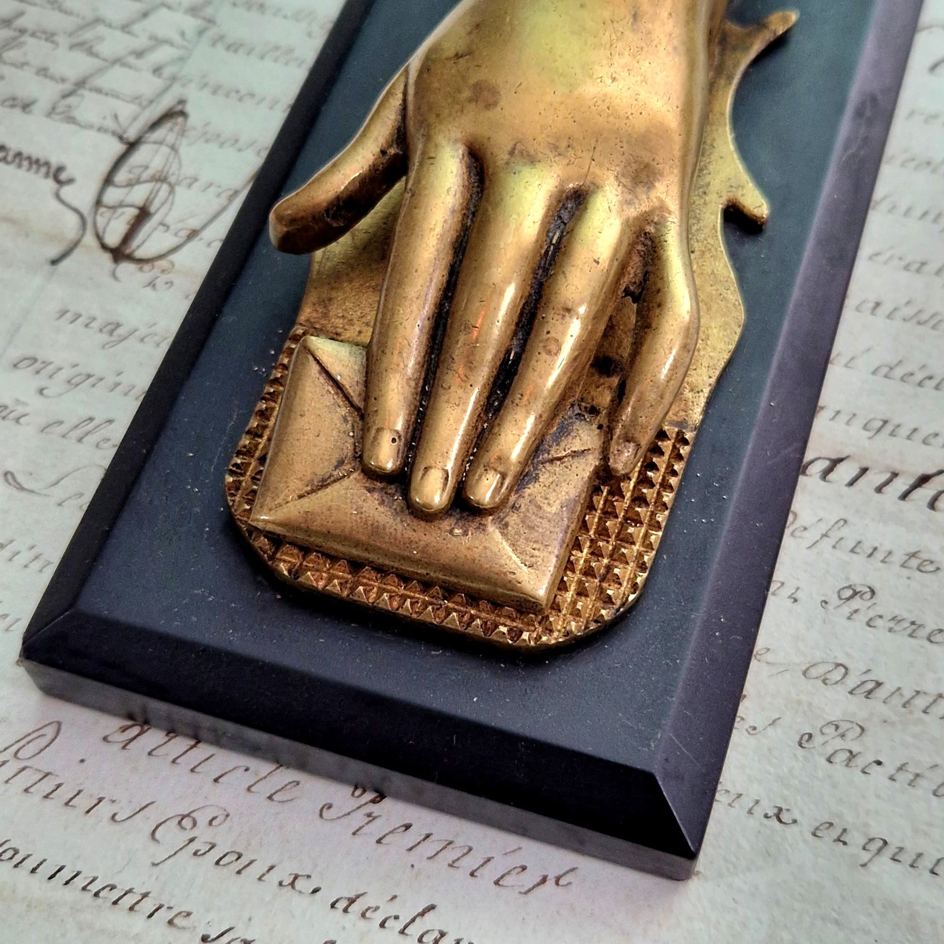 ancienne pince courrier bronze