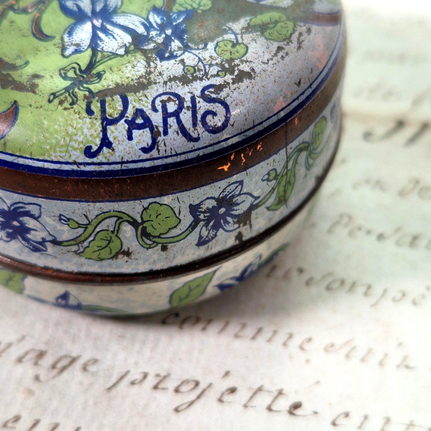 antique cosmetic tin floral design 1900s