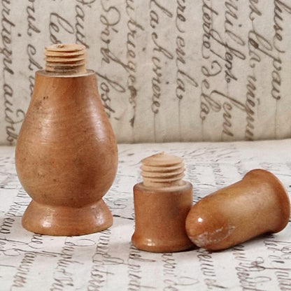 Flacon médical ancien pour inhalation en bois