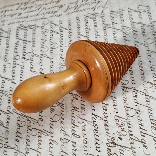 Ouvre-bouche médical ancien en bois tourné, Vers 1900