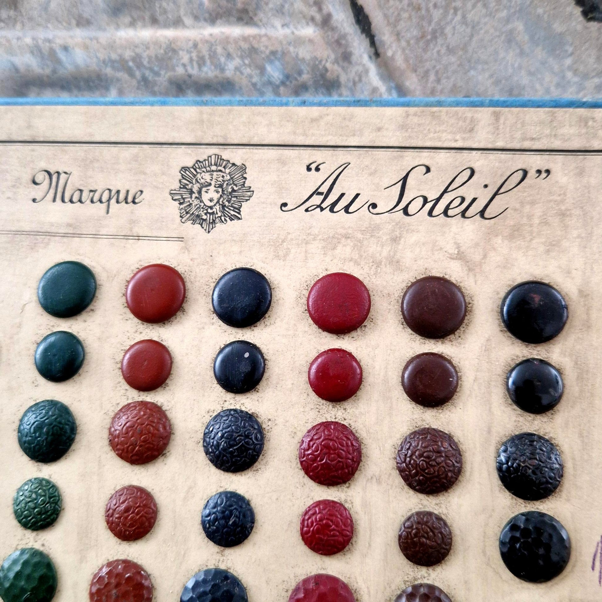 antique sample board nails au soleil