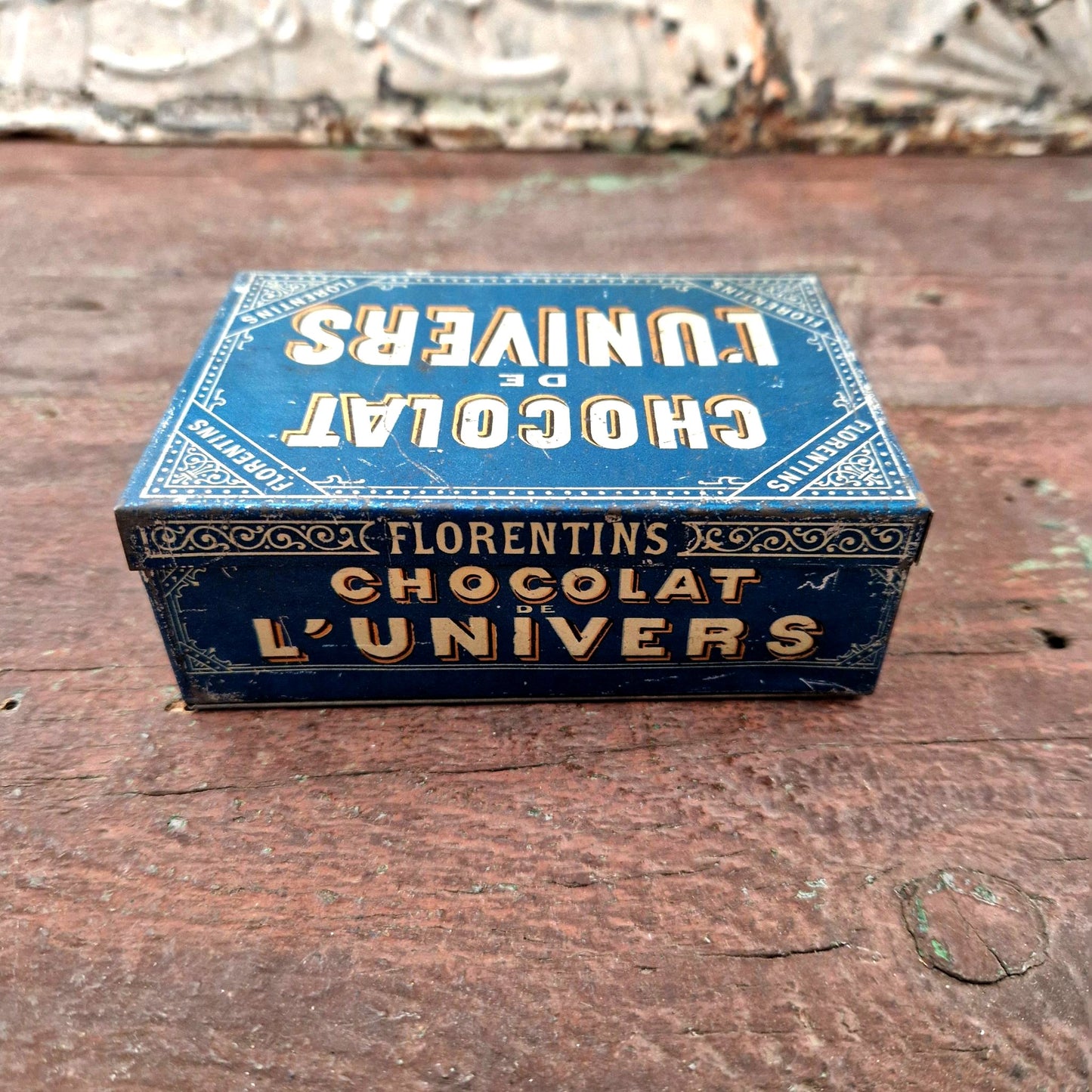 antique chocolate box univers