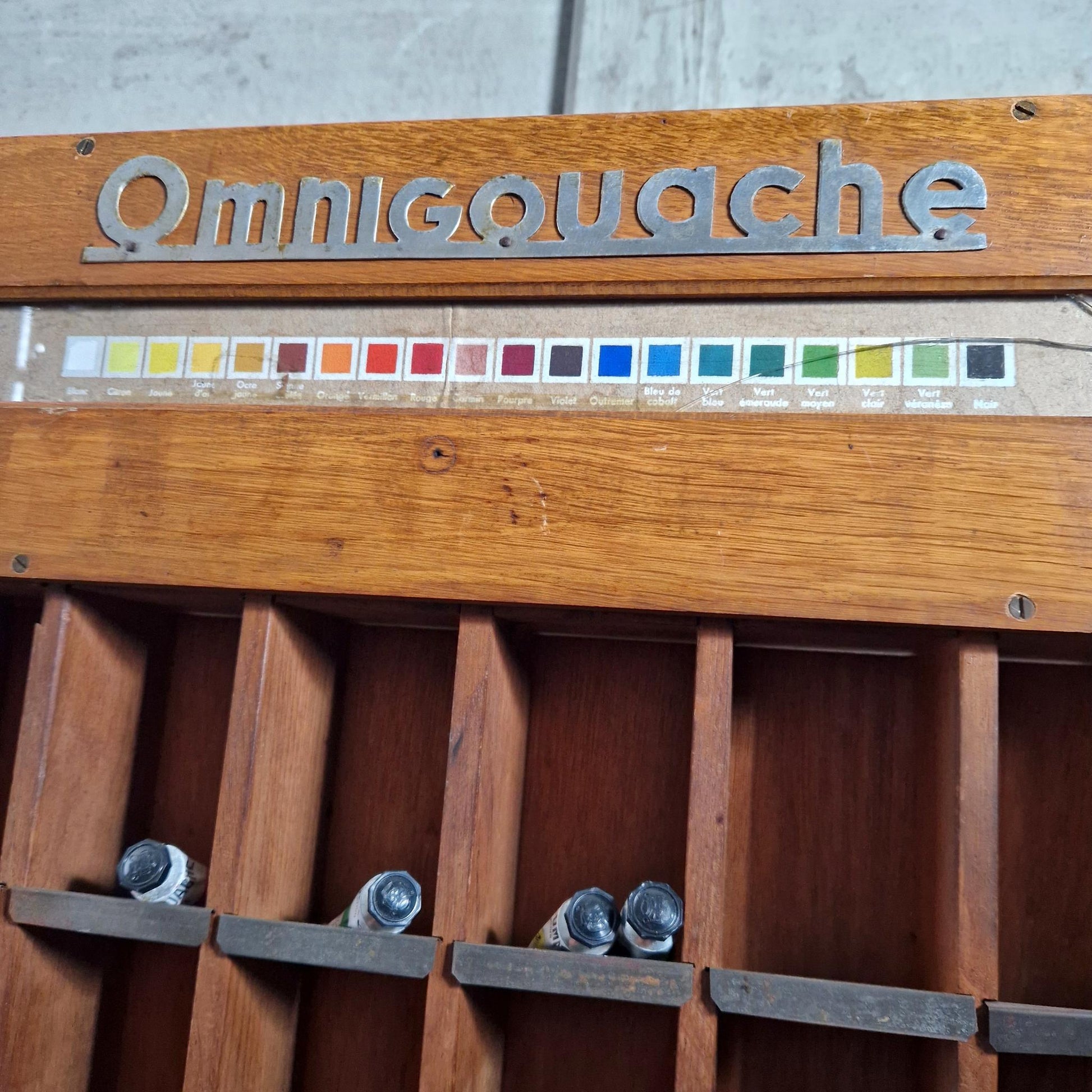 artist shop wooden color rack paris