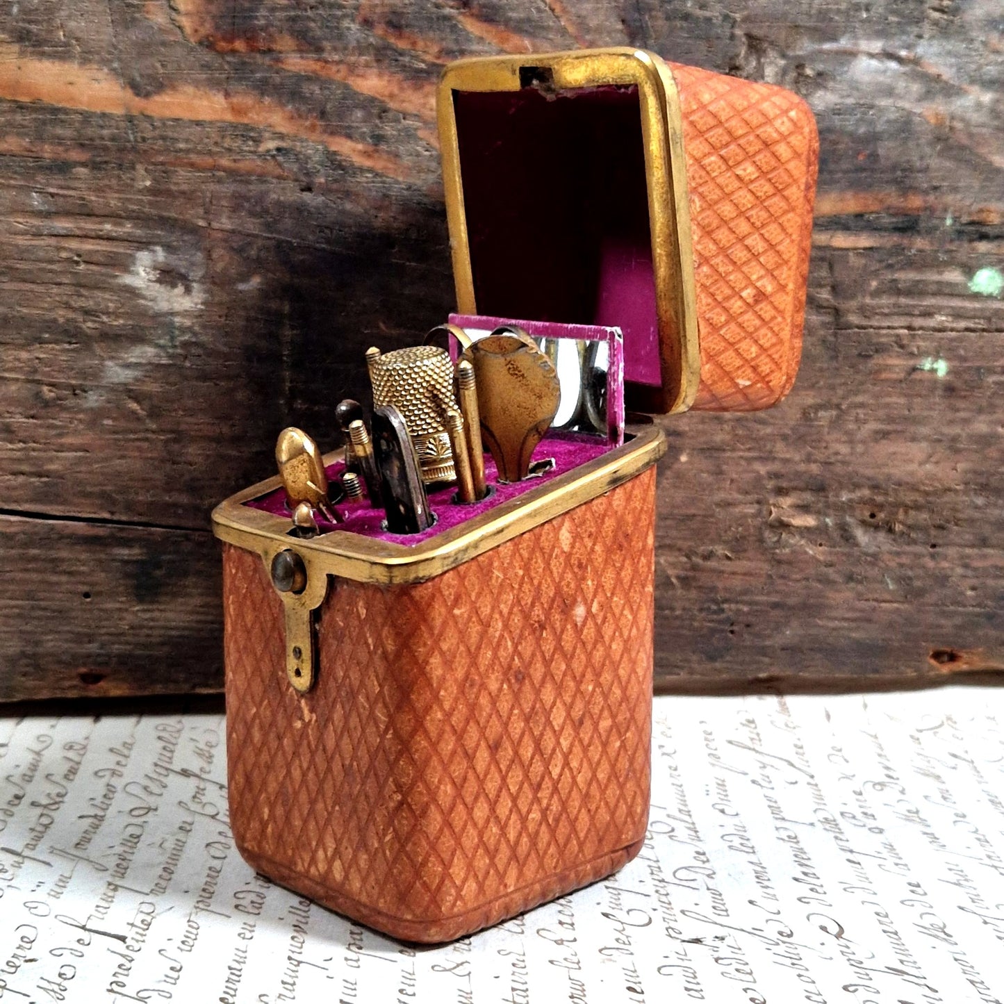 boite à couture ancienne decoration losange