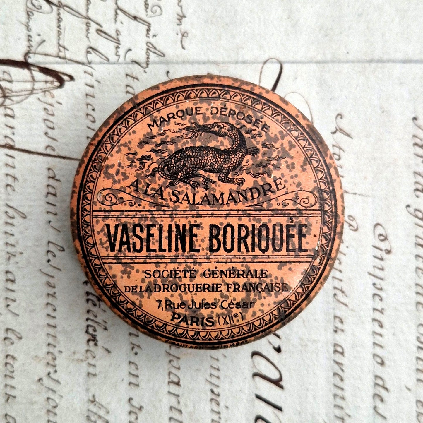 boite ancienne de vaseline boriquée salamandre