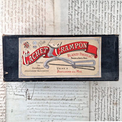 boite cachet crampon ancienne