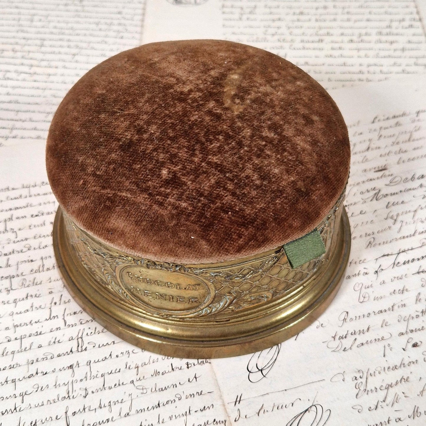 boite chocolat metal velours pique aiguilles