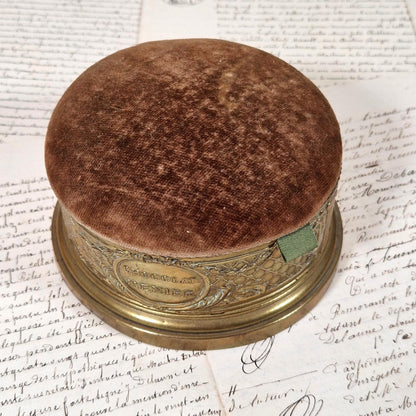 boite chocolat metal velours pique aiguilles