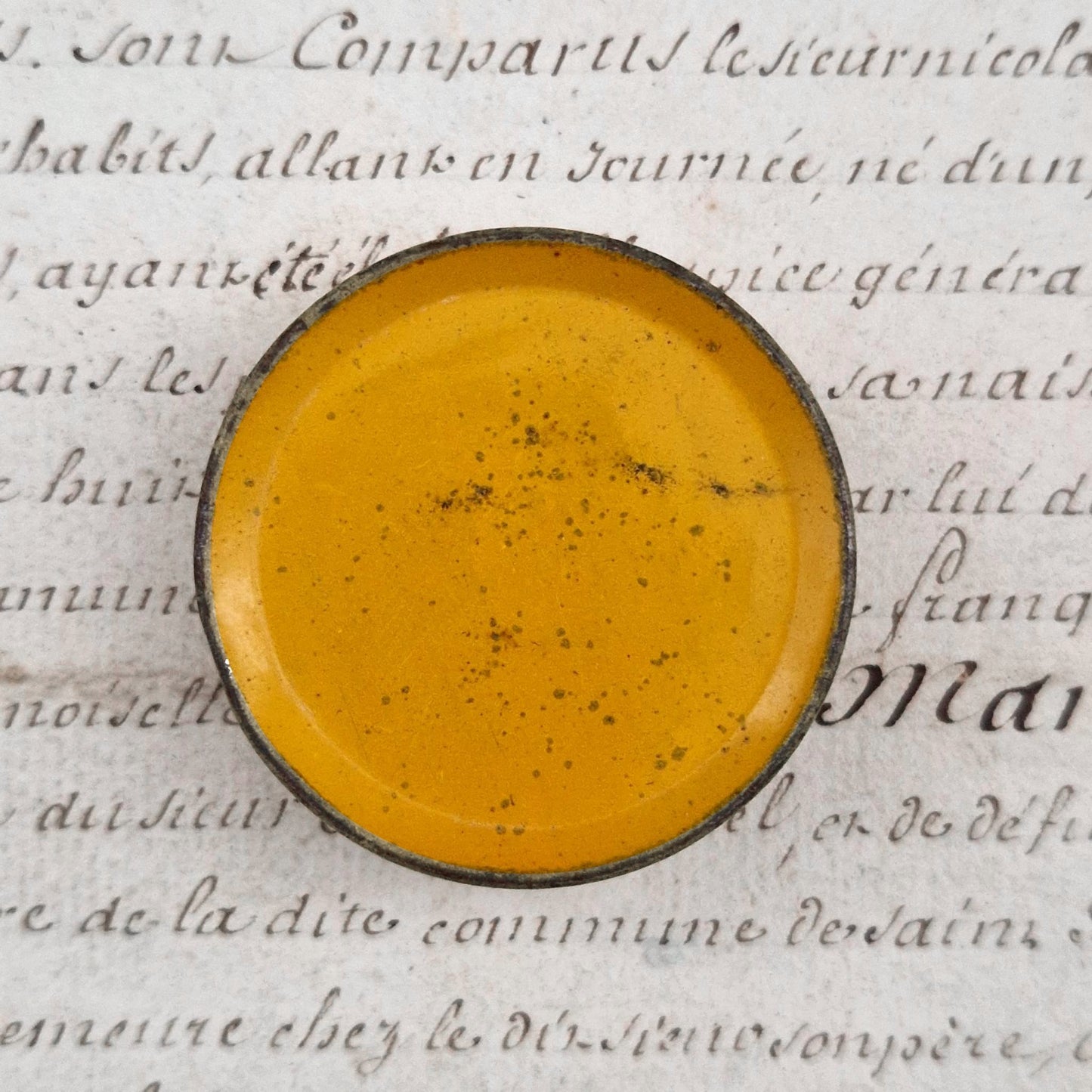 Petite boîte « Crème Éclipse – Cirages Français » jaune et rouge