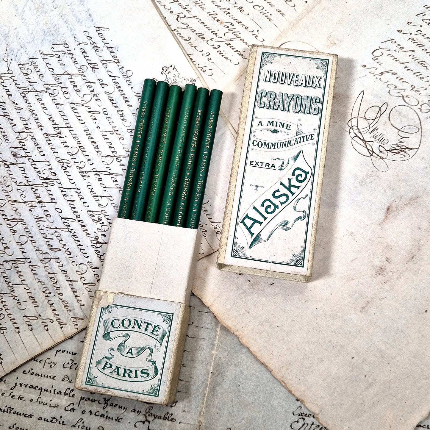 boite crayons art nouveau conte paris