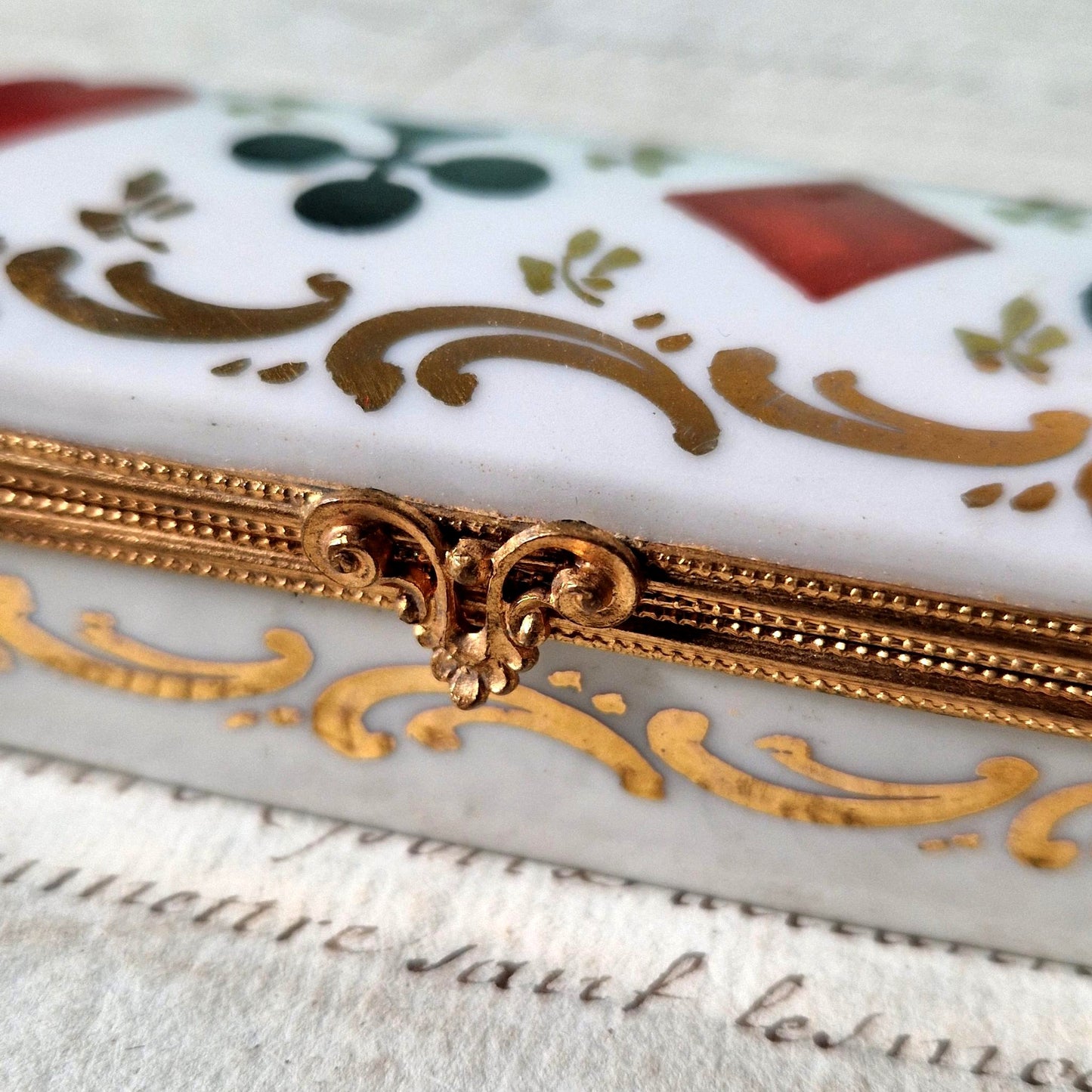 boite emaillee motifs cartes