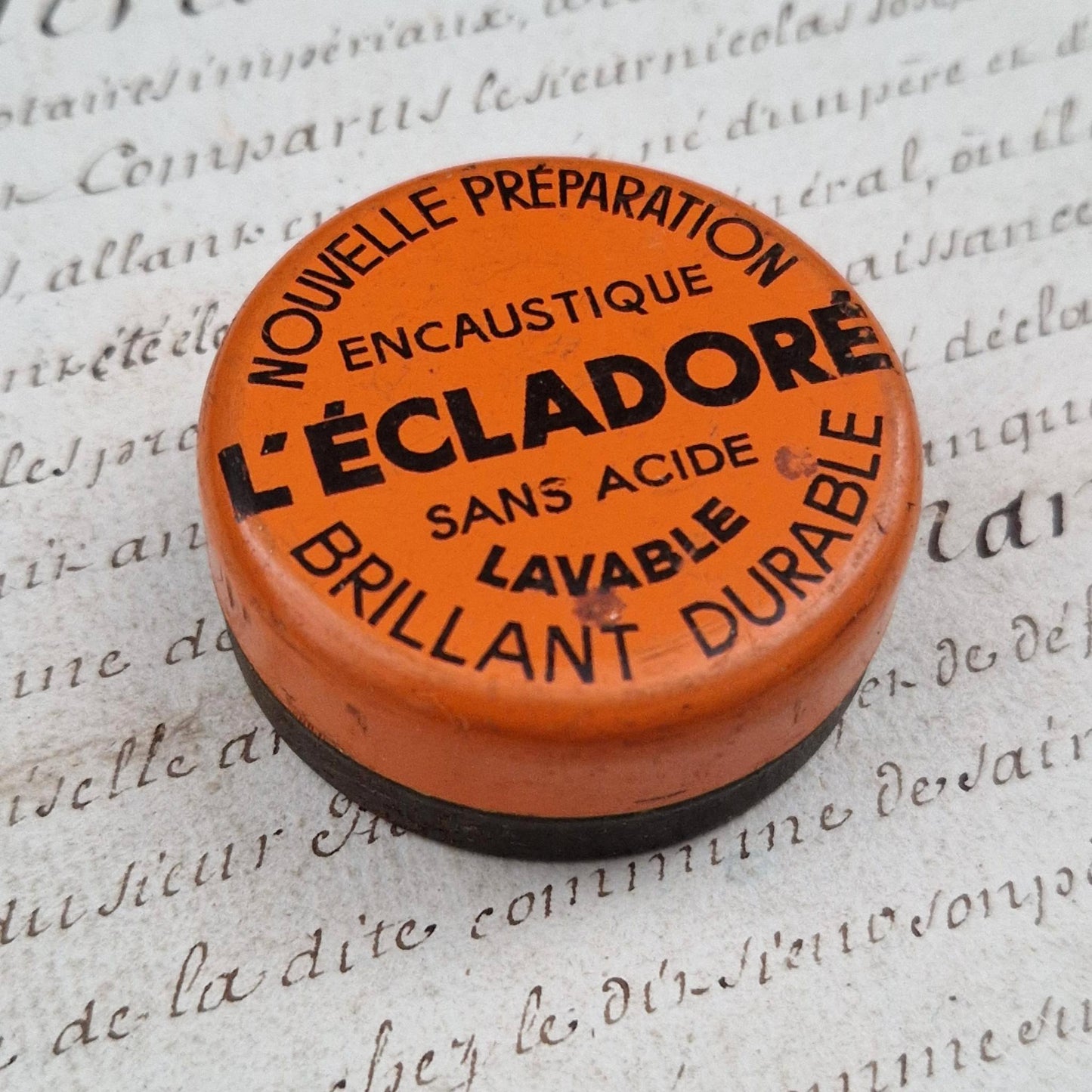 Petite boîte orange et noire « L’Écladoré - Encaustique »