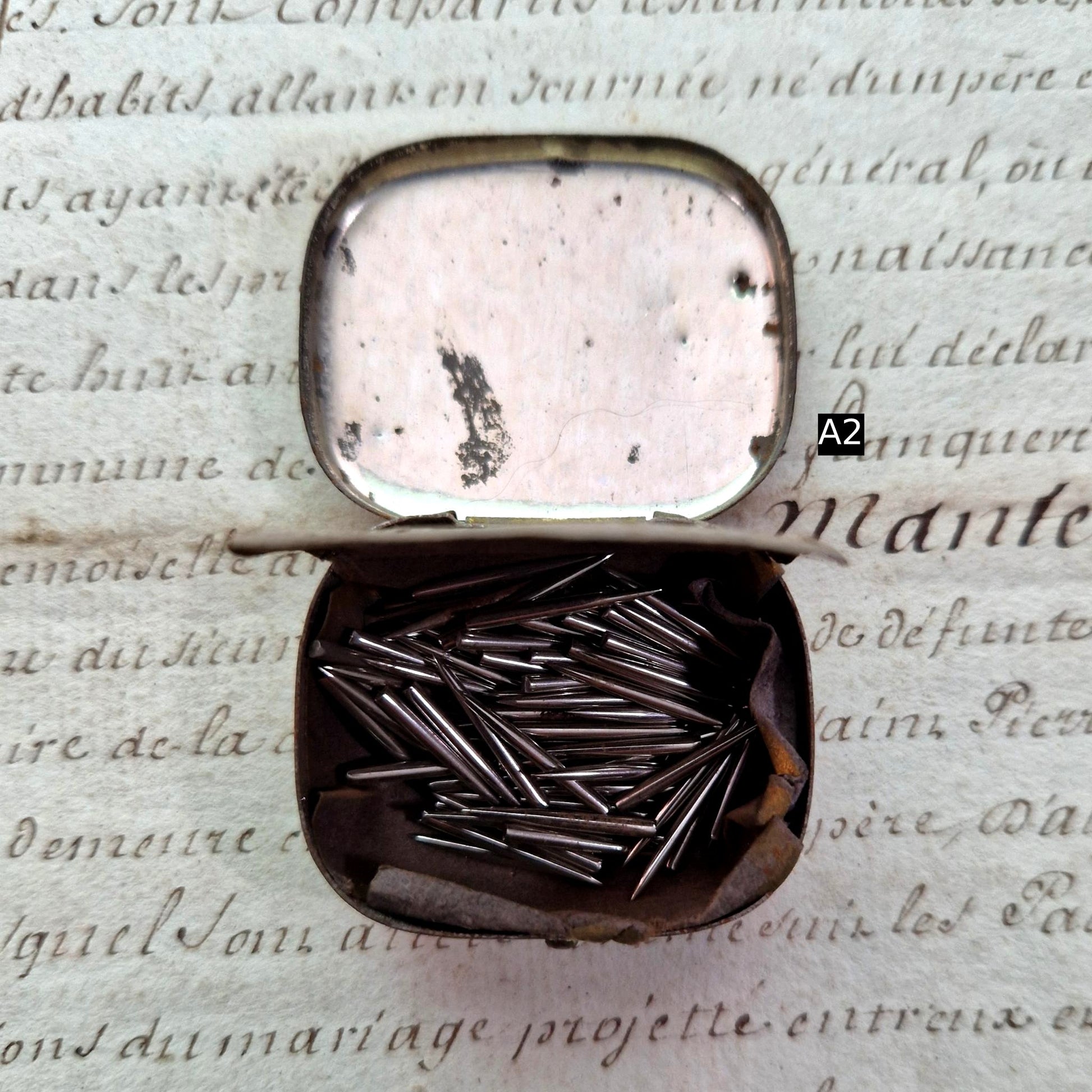 boite fer lithographie chien nipper 1920