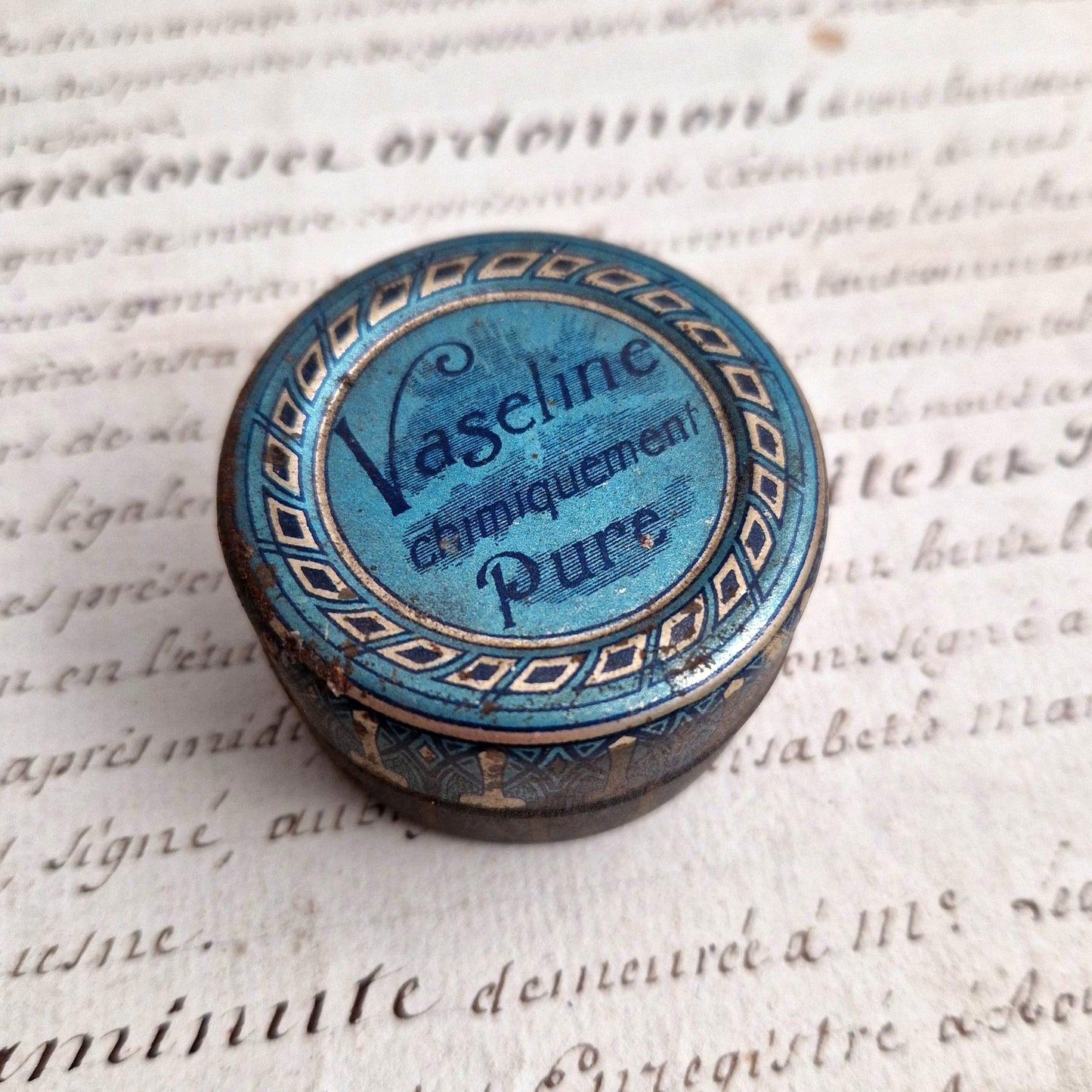 boite en fer lithographié vaseline ancienne