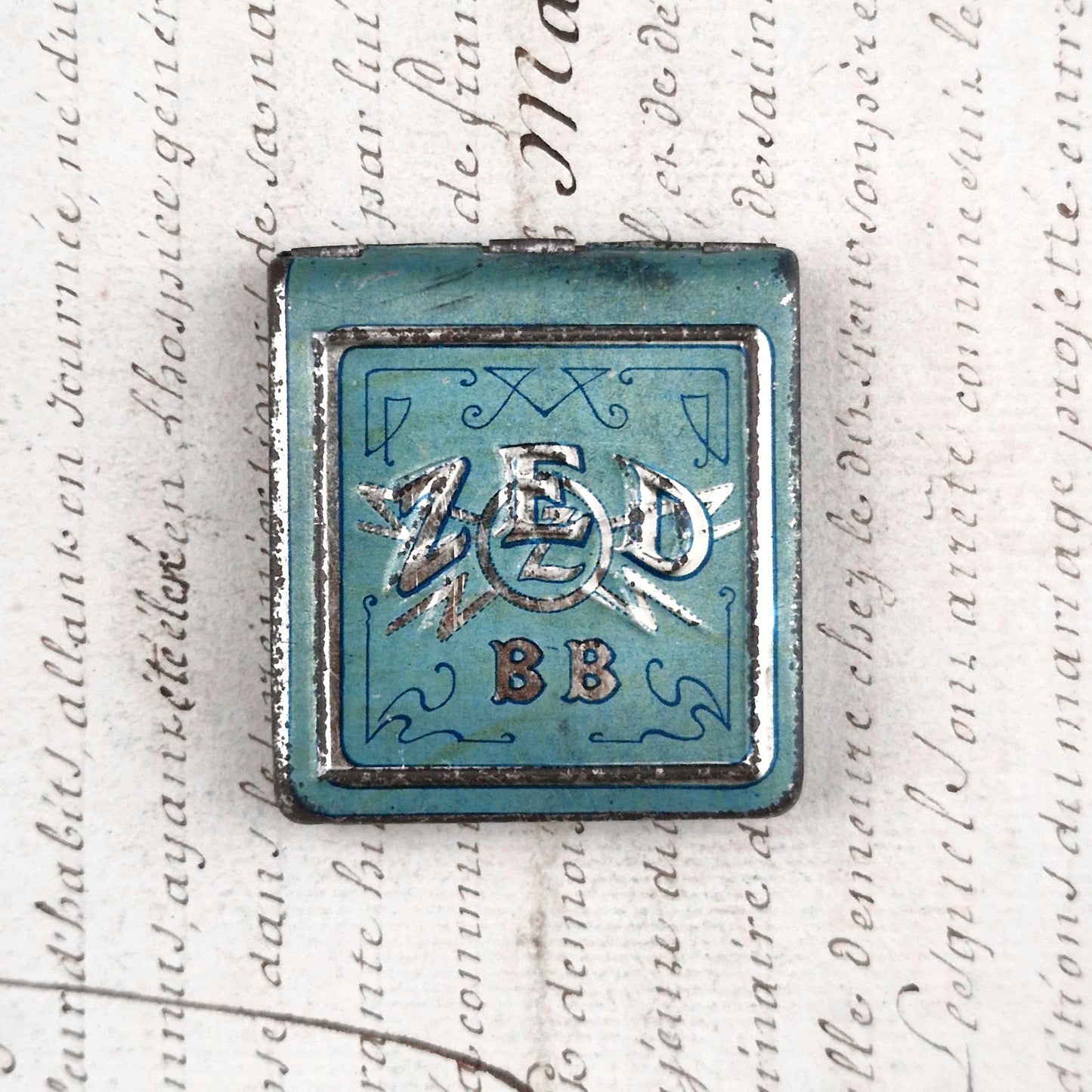 "ZED - BB" cigarette paper box