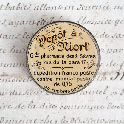 Boîte pharmaceutique ancienne « Crème Cervollet »
