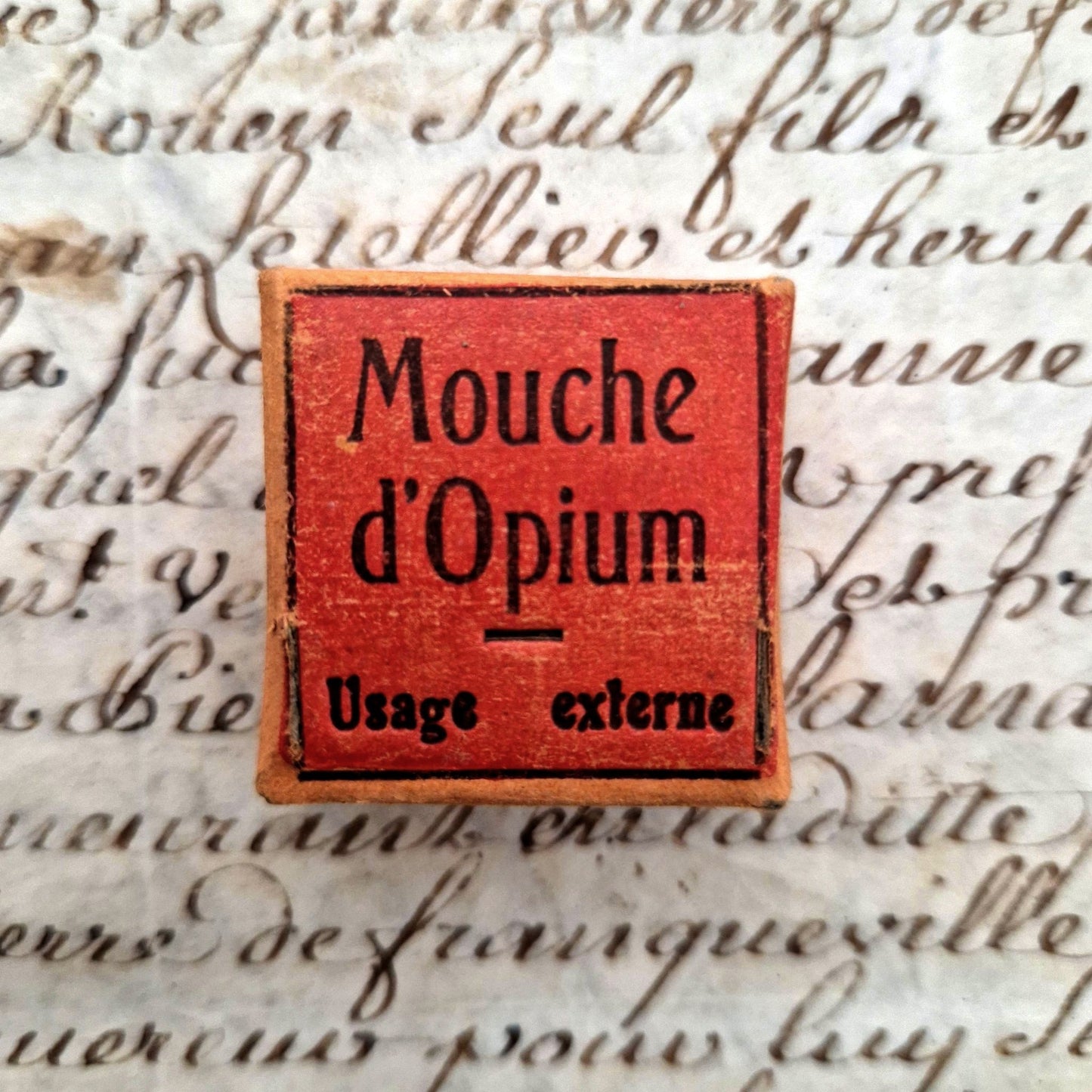 boite pharmacie mouche d'opium