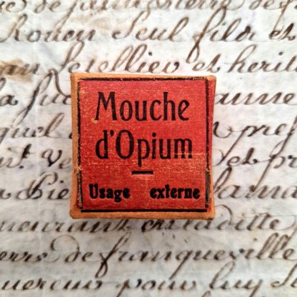 boite pharmacie mouche d'opium
