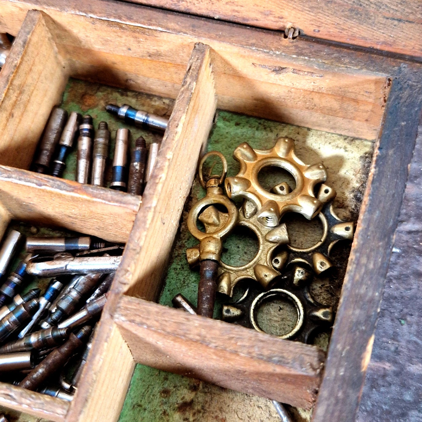 boite pieces horlogerie couronnes beliers