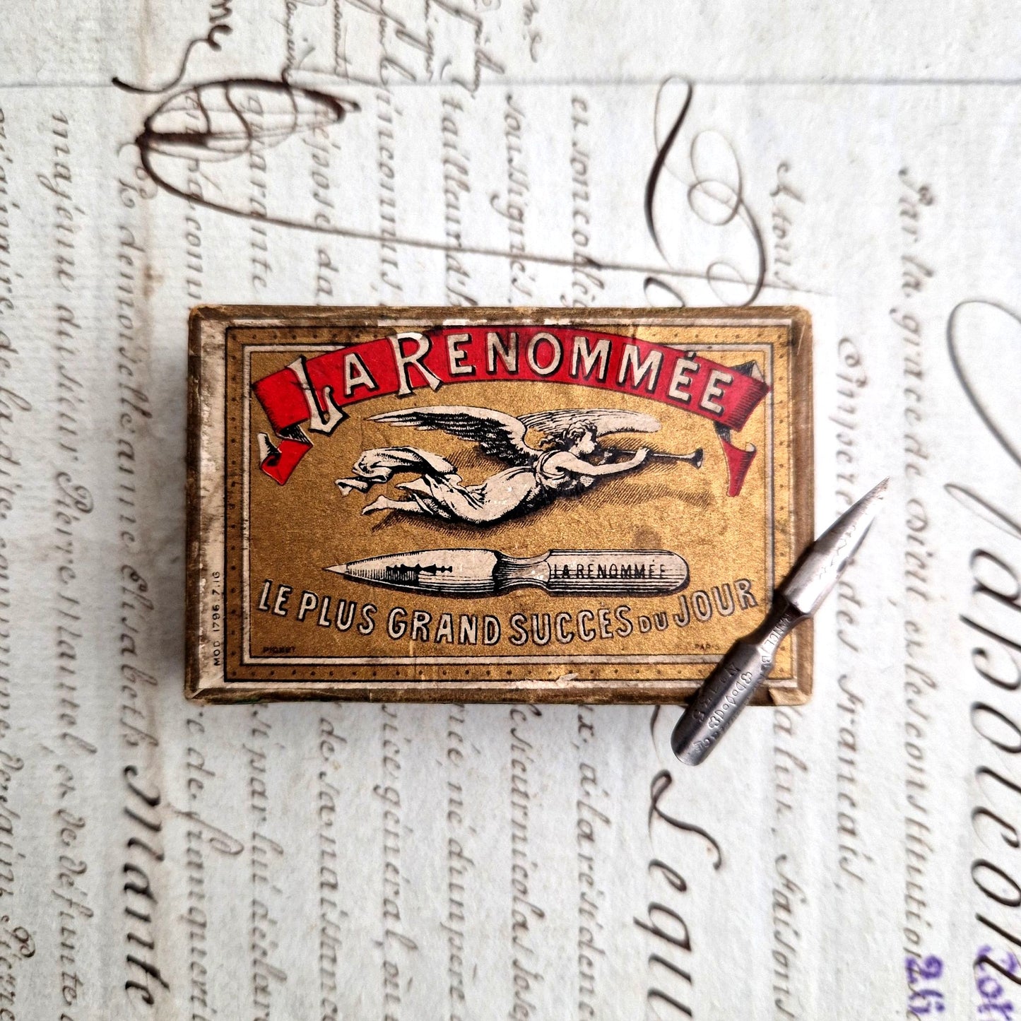 boite plumes ancienne la renommée