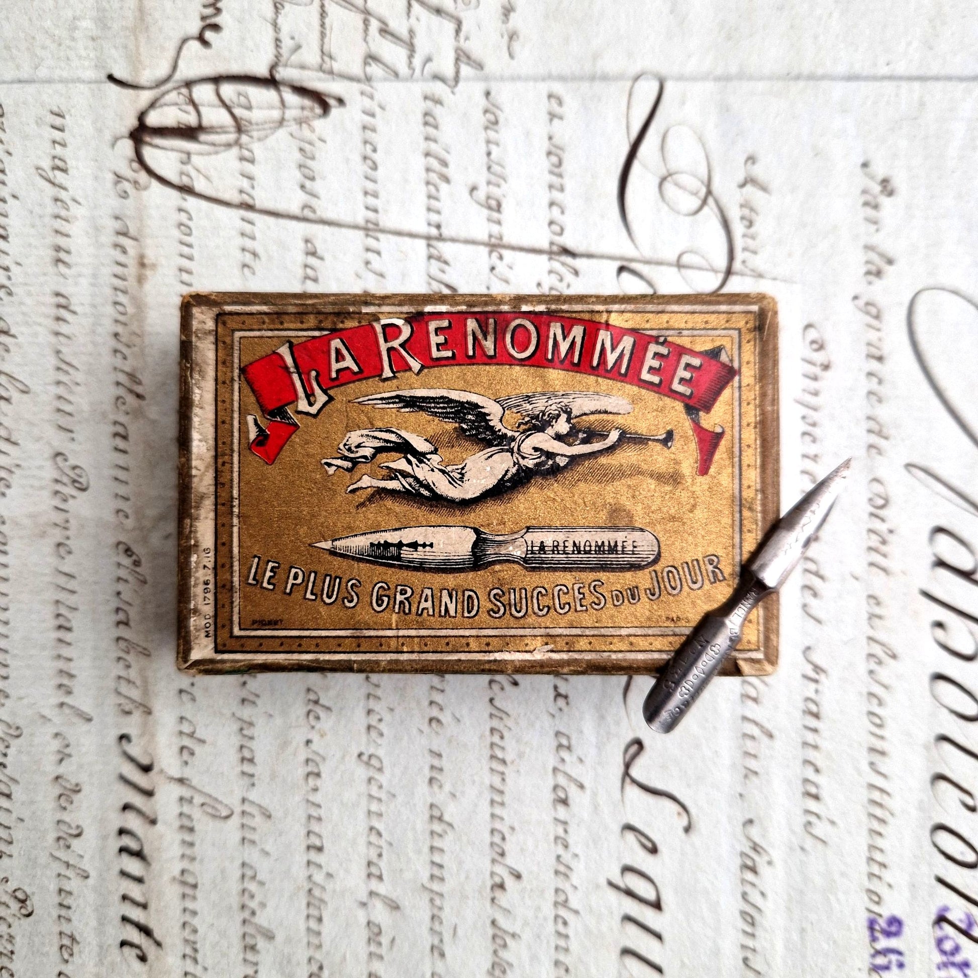 boite plumes ancienne la renommée