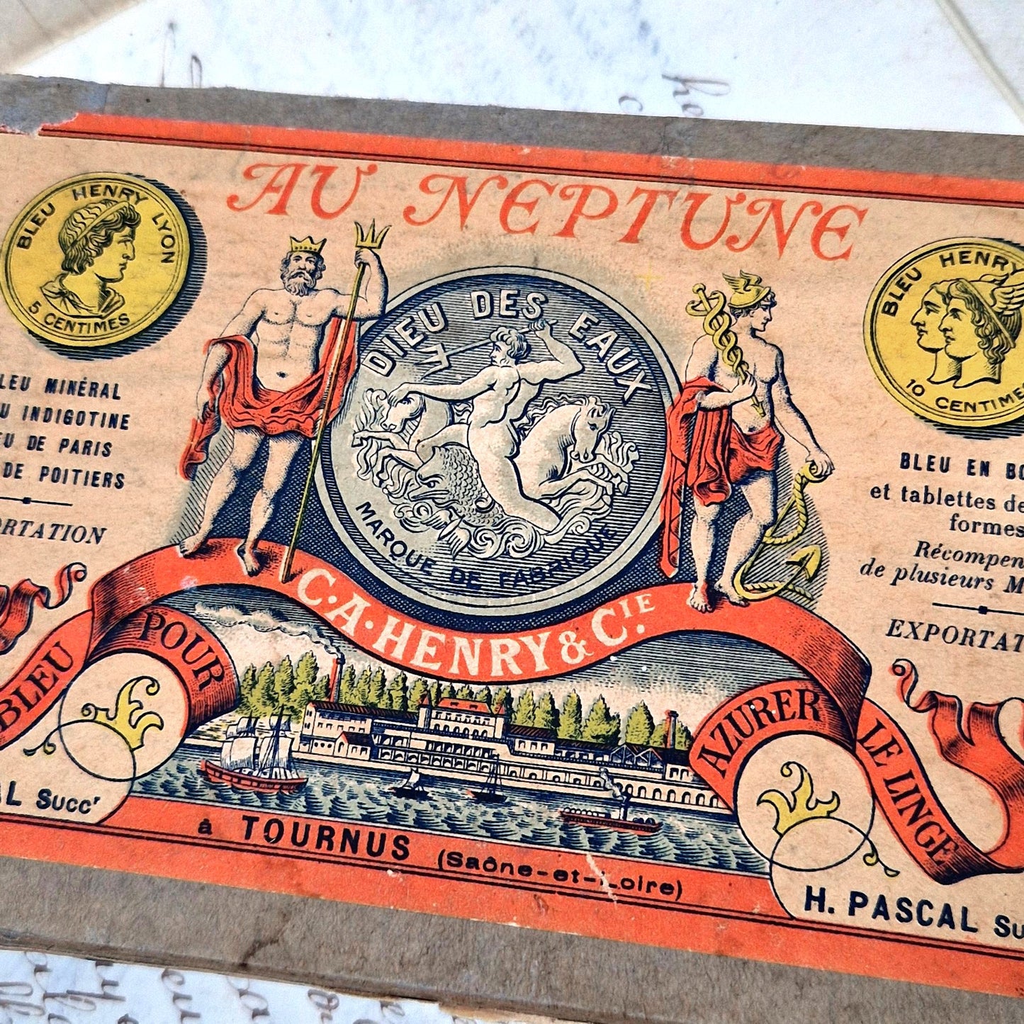 boite publicitaire dieu des eaux bleu linge