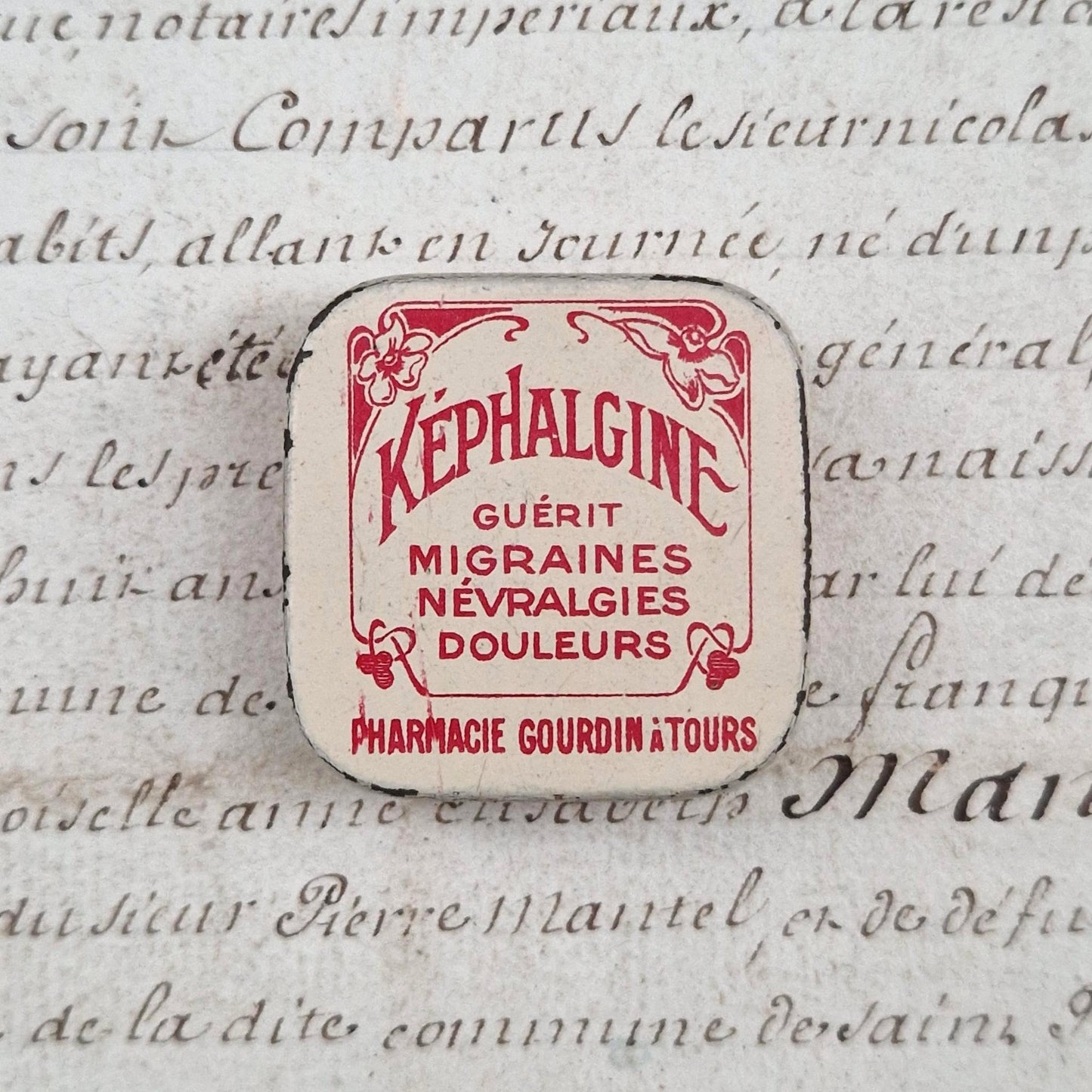 Petite boite en tôle lithographiée « Kephalginé », Vers 1900