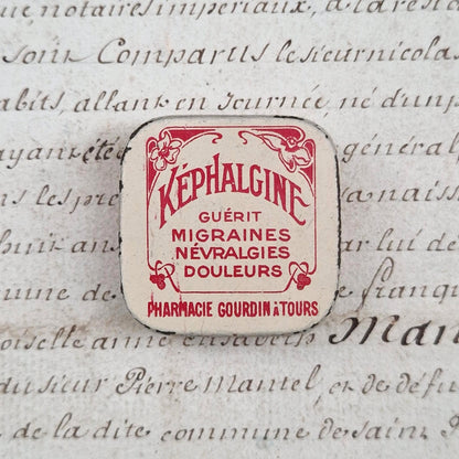 Petite boite en tôle lithographiée « Kephalginé », Vers 1900