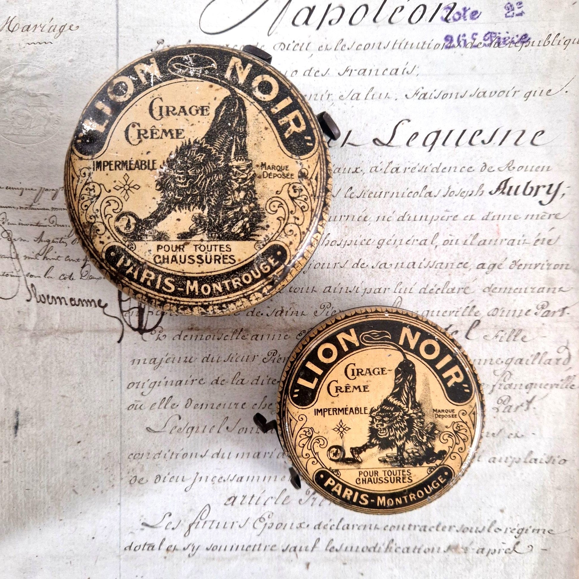 boites de cirage lion noir anciens