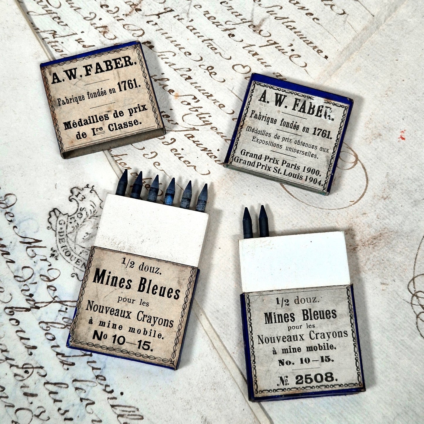 boites crayons bleus belle époque