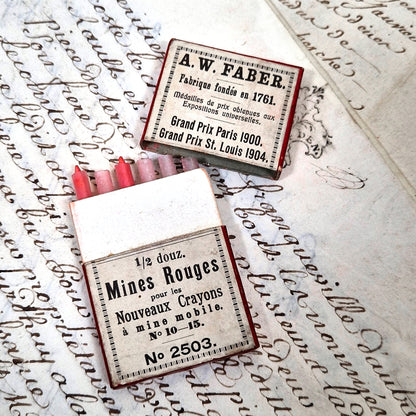boites crayons rouges belle époque
