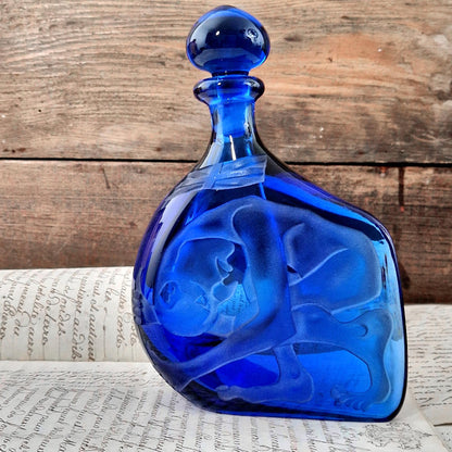 bouteille decor grave verre bleu contemporain
