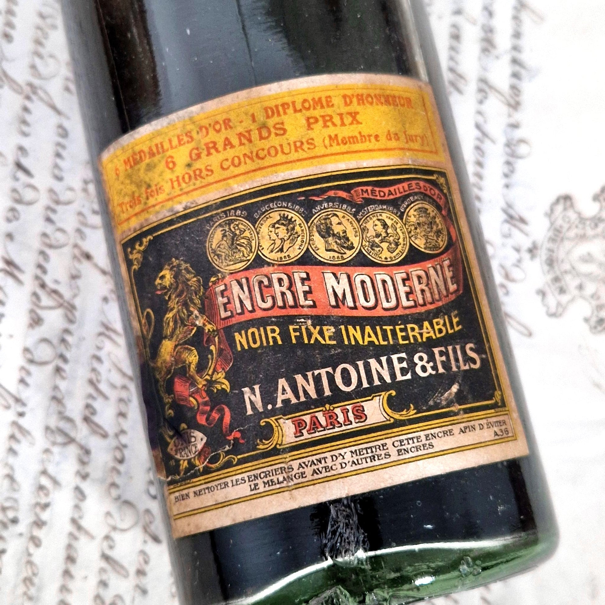 bouteille encre moderne noir inalterable