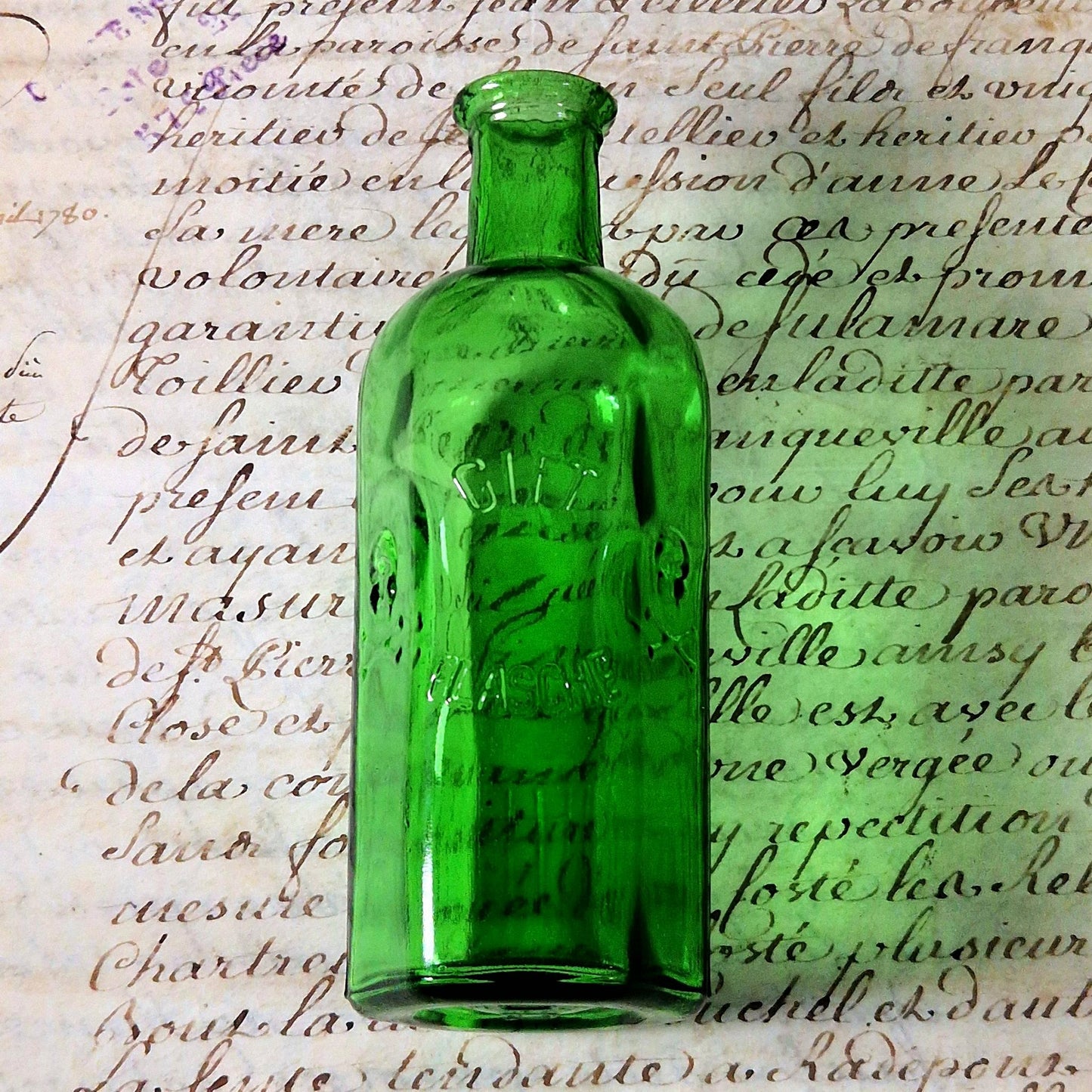 bouteille verre vert tete de mort