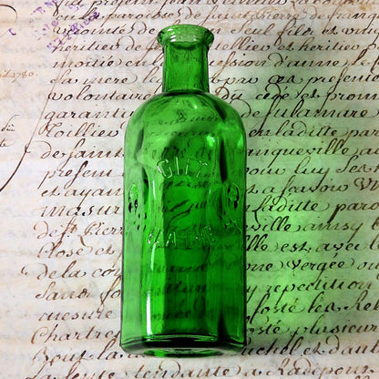 bouteille verre vert tete de mort