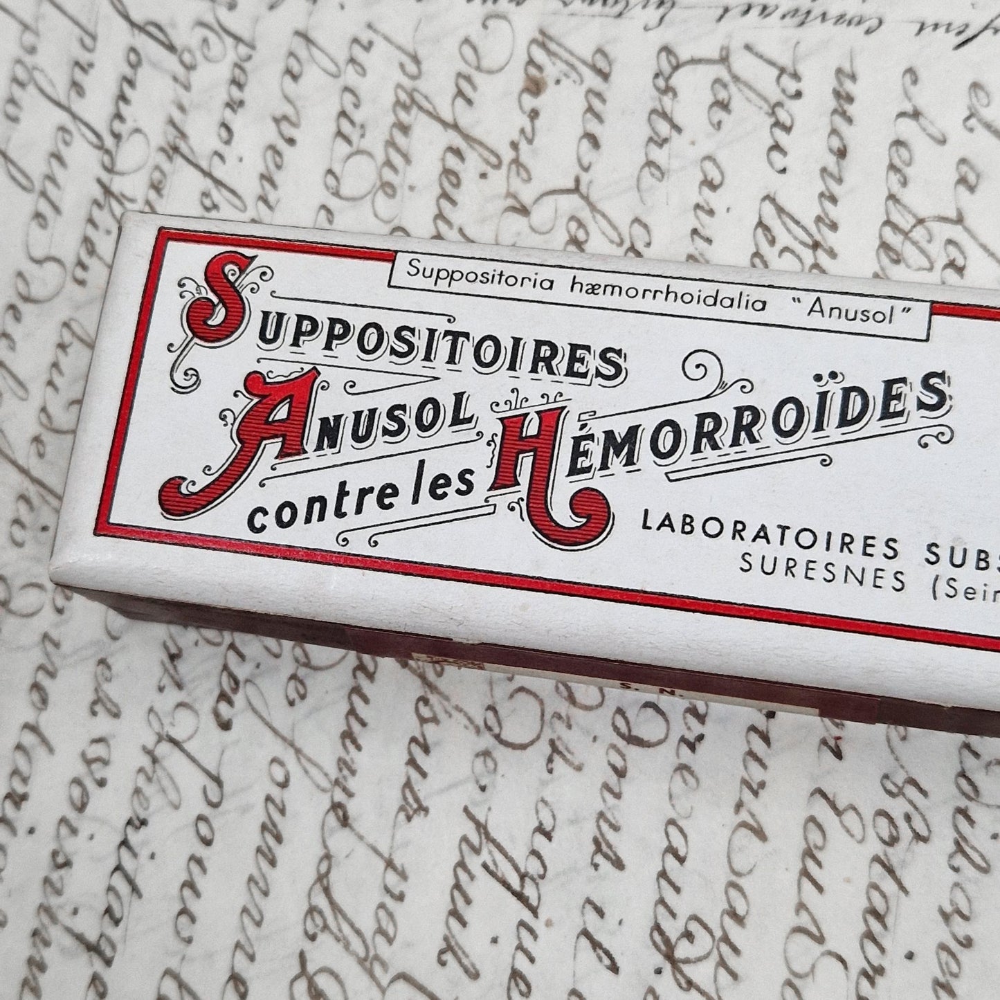 cabinet de curiosités medicales boite anusol