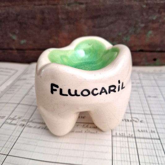 cendrier publicitaire dent fluocaril